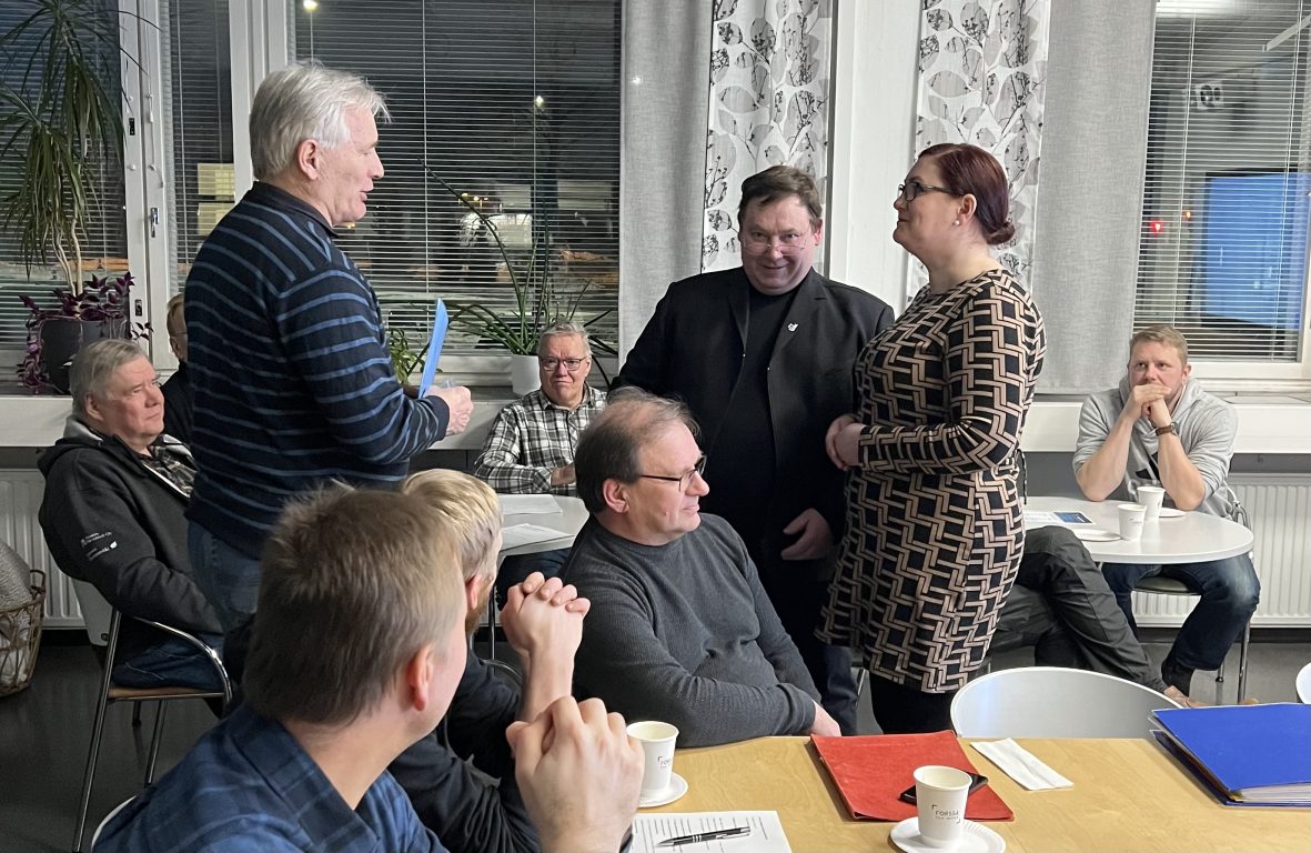 Veikko Långströmille luovutettiin piirin kultainen ansiomitali